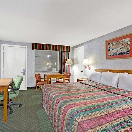 Days Inn Williamsburg Colonial Area Exterior foto