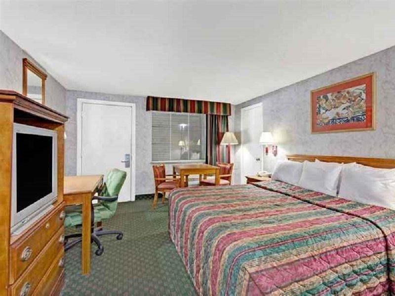 Days Inn Williamsburg Colonial Area Exterior foto
